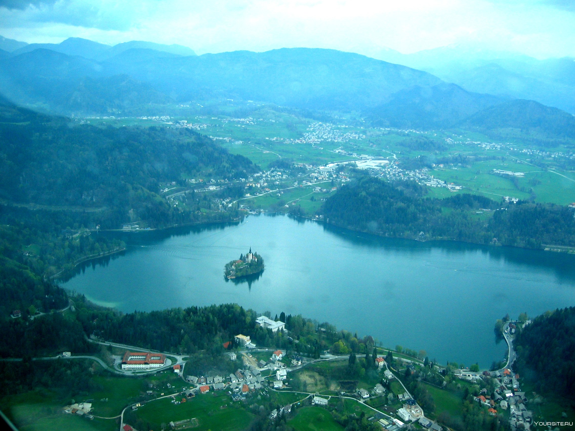 На озерах австрии. Аттерзее озеро Австрии. Озеро Гозау Австрия. Вольфгангзее Австрия. Озеро Австрия швардзе.