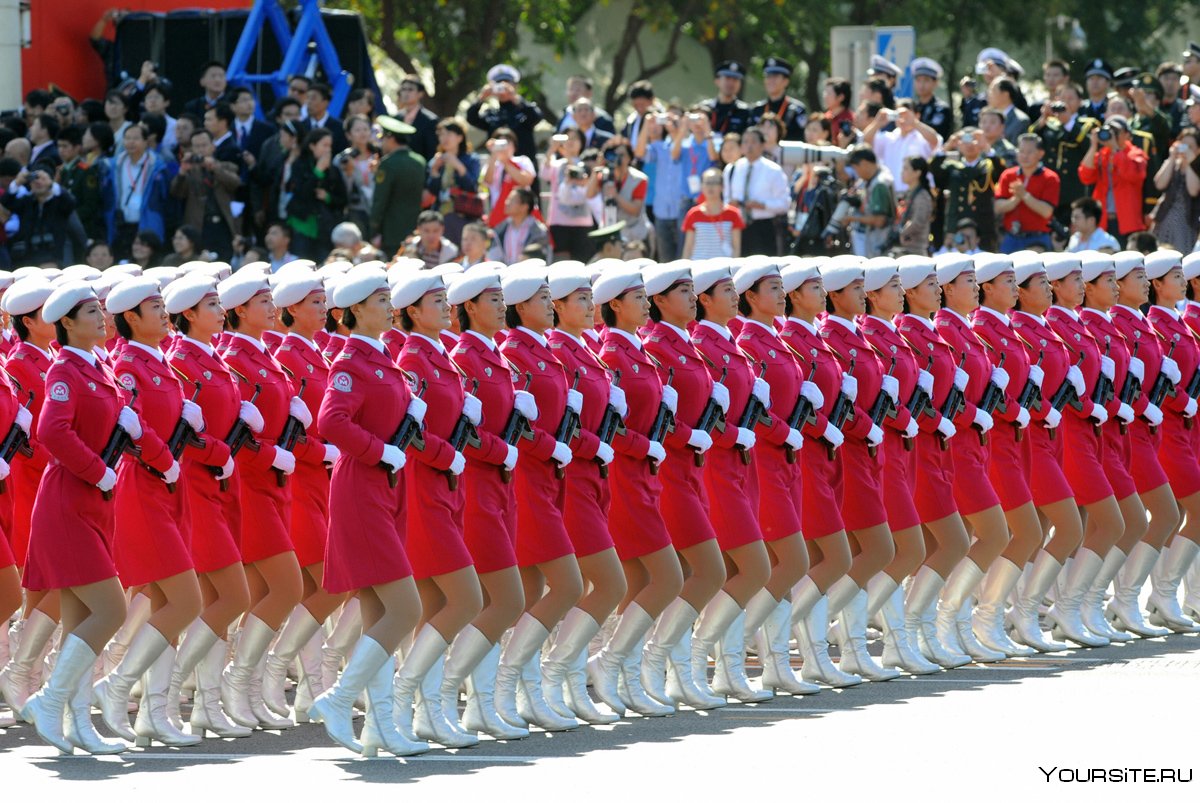 Китайские девушки на параде