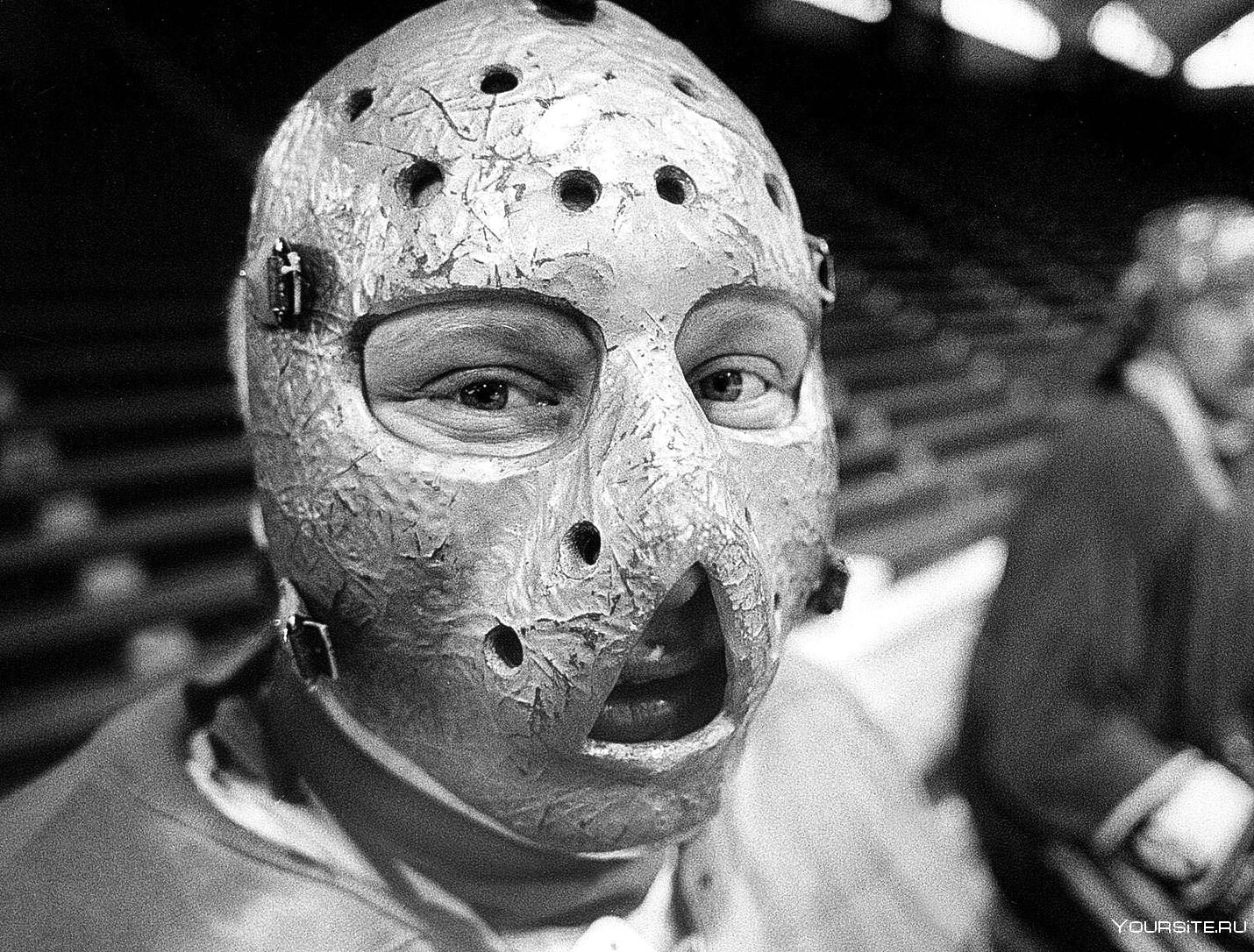 Хоккей без маски. Джим Крауч хоккейная маска. Хоккейная маска вратаря. Маска вратаря хоккей СССР. Первая хоккейная маска.