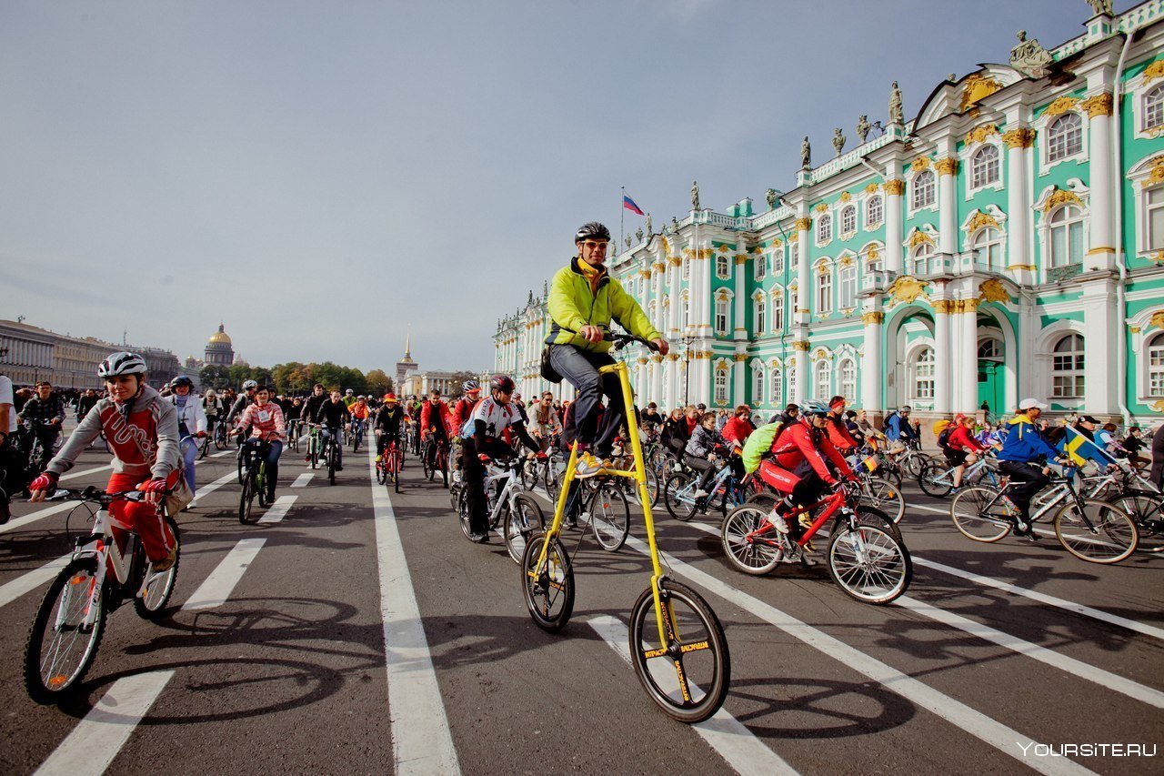 Bike москва. Велодорожки в Петергофе. Велопарад 2022 в СПБ. Велопарад Дворцовая площадь. Велопарад в Питере 2016 год.
