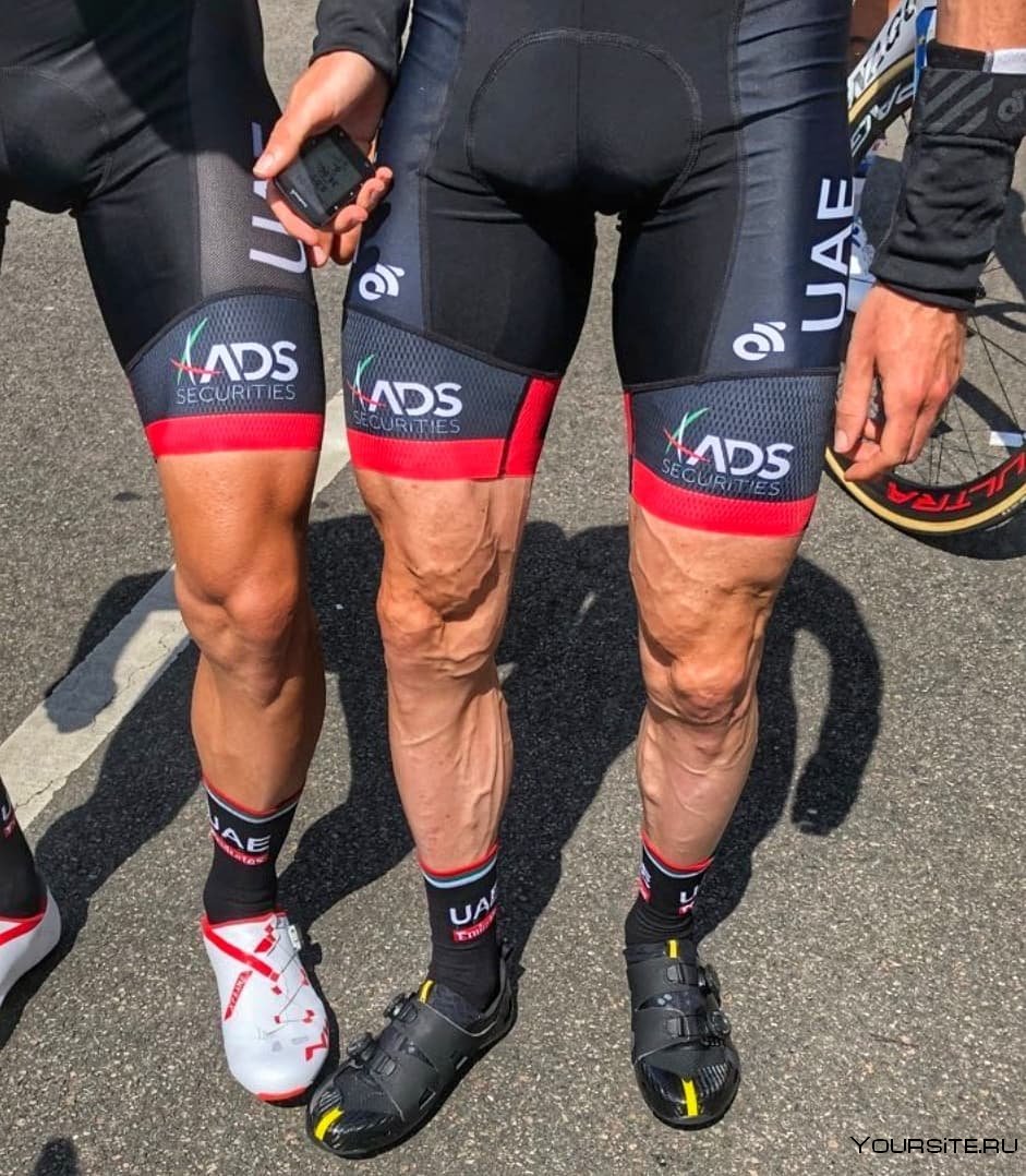 Ноги велосипедистов тур де Франс
