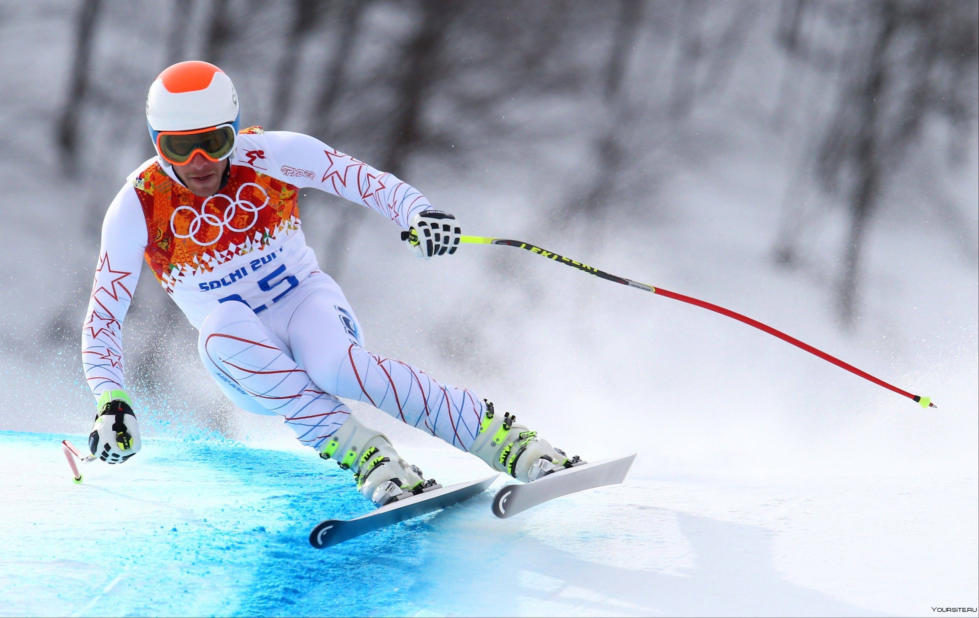 Современный лыжный спорт лыжного спорта. Alpine Skiing Downhill 2014. Горные лыжи.