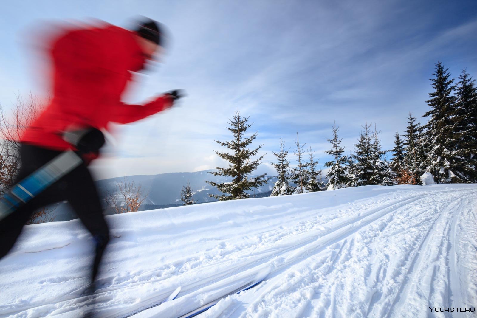 Фото замерзшего лыжника. Картина зимние горы с лыжником. Лыжники уходят. Крутые фото лыжников в лесу. От холодного встречного ветра у лыжников замерзли
