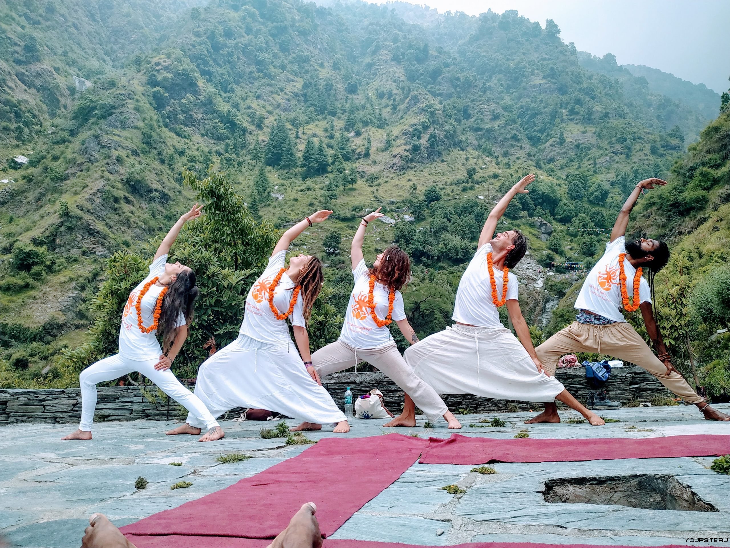 Йога в гималаях. Хатха йога в древней Индии. Школа Иша йога в Индии. Фестиваль йоги Ришикеш. Йога в древней Индии.