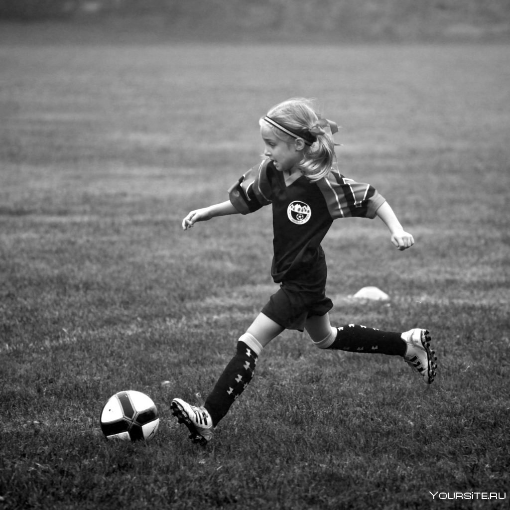 Девочка футболист