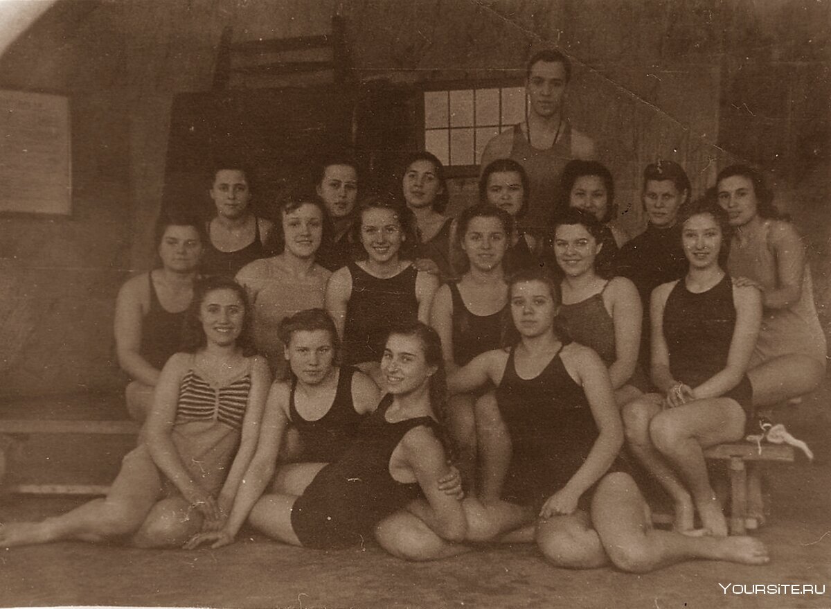 Пловчихи 1912