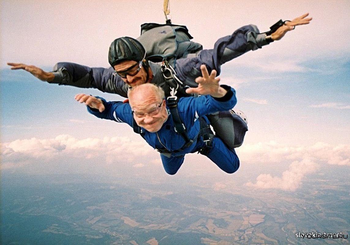 Луи де Фюнес прыжок с парашютом