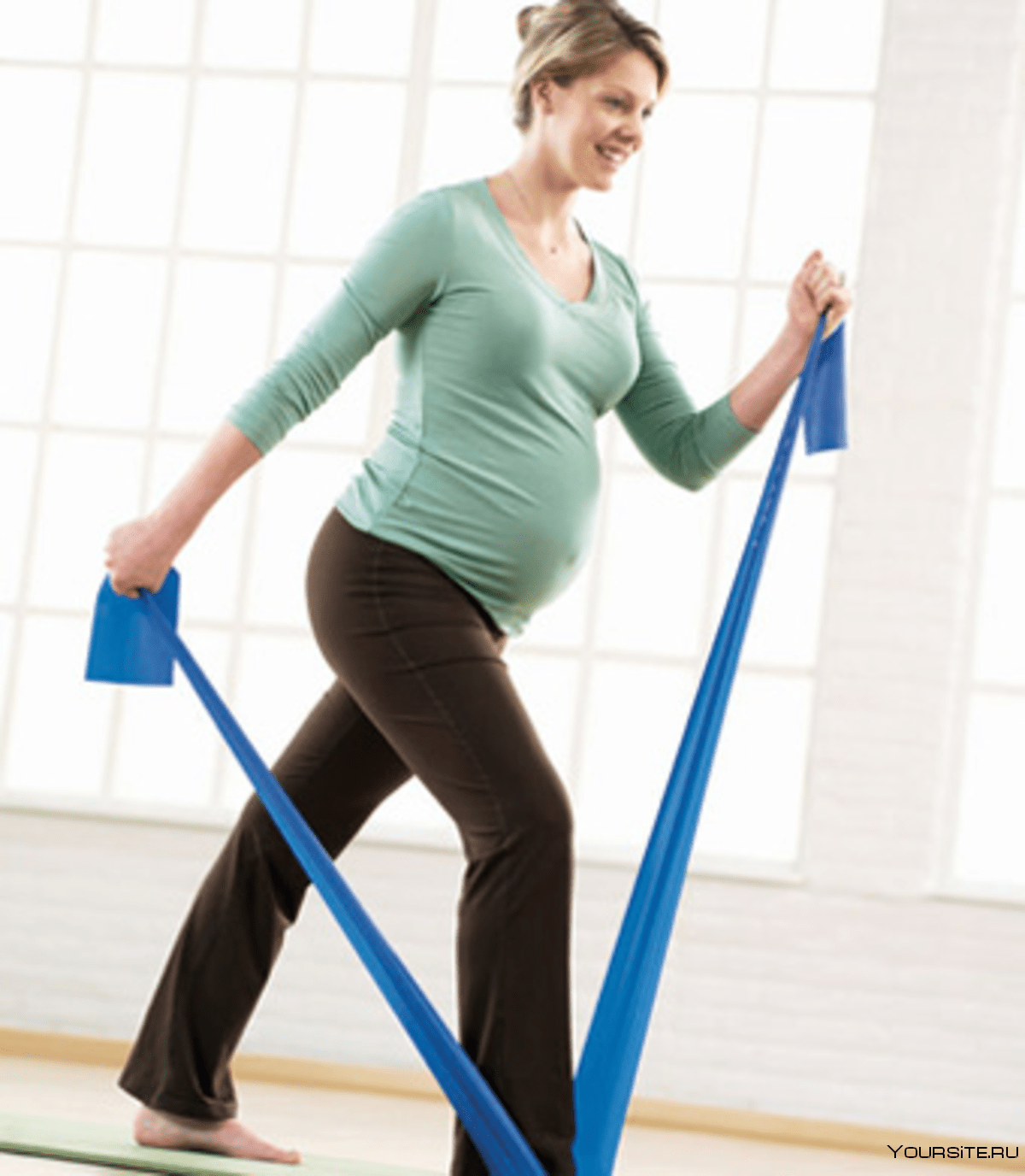 Заниматься спортом при беременности. Фитнес для беременных. Спортивные занятия для беременных. Беременность и спорт. Лечебная физкультура беременных.