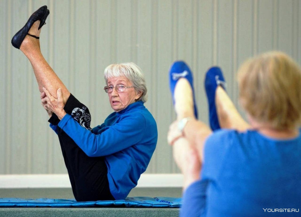 Гимнастика в пожилом возрасте. Физкультура для пожилых. Упражнения для пенсионеров. Пожилые люди спорт.