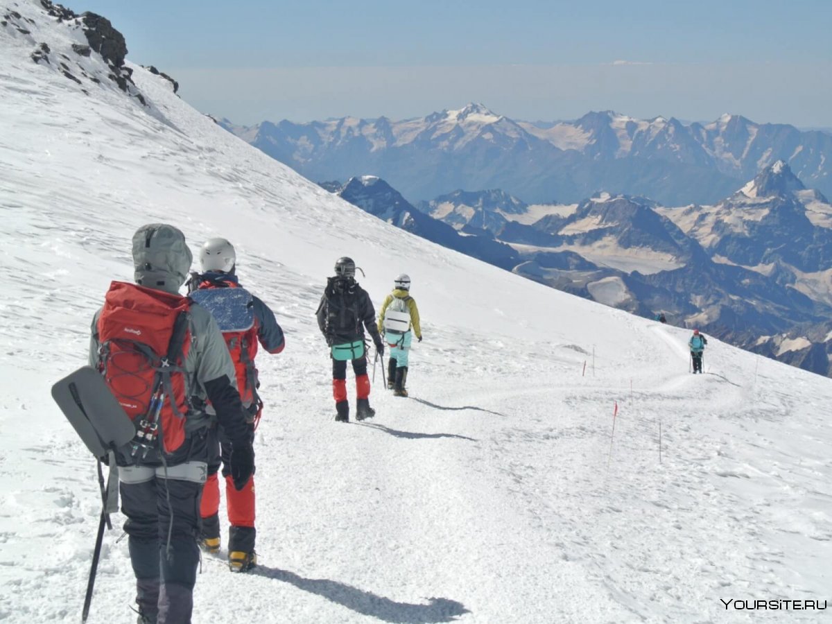 Альпинисты восхождение Эльбрус