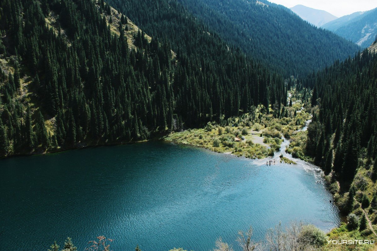 Озеро Нижний Кольсай