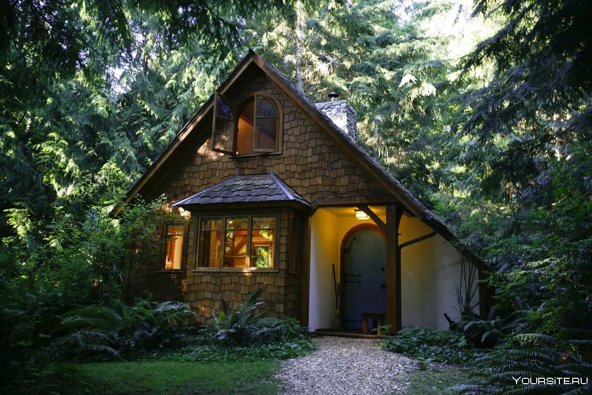Уютный деревянный домик с садом