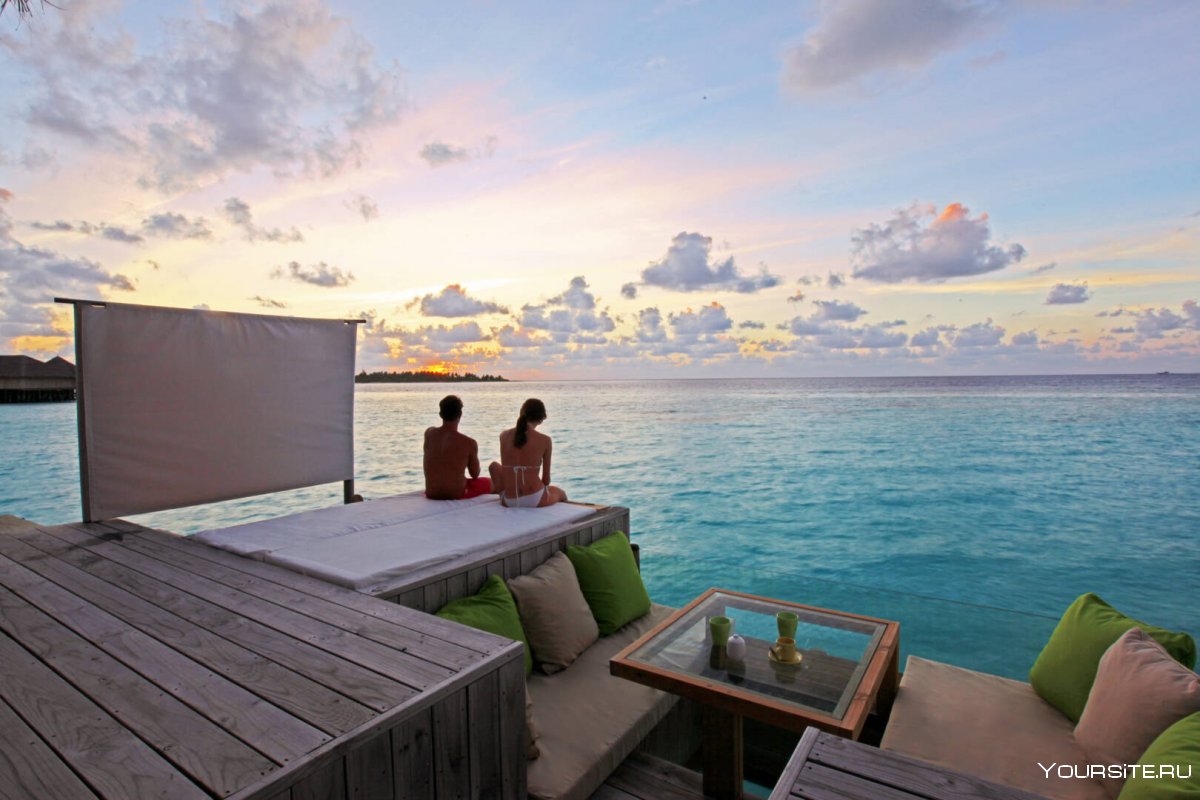 Влюбленная пара на Мальдивских островах