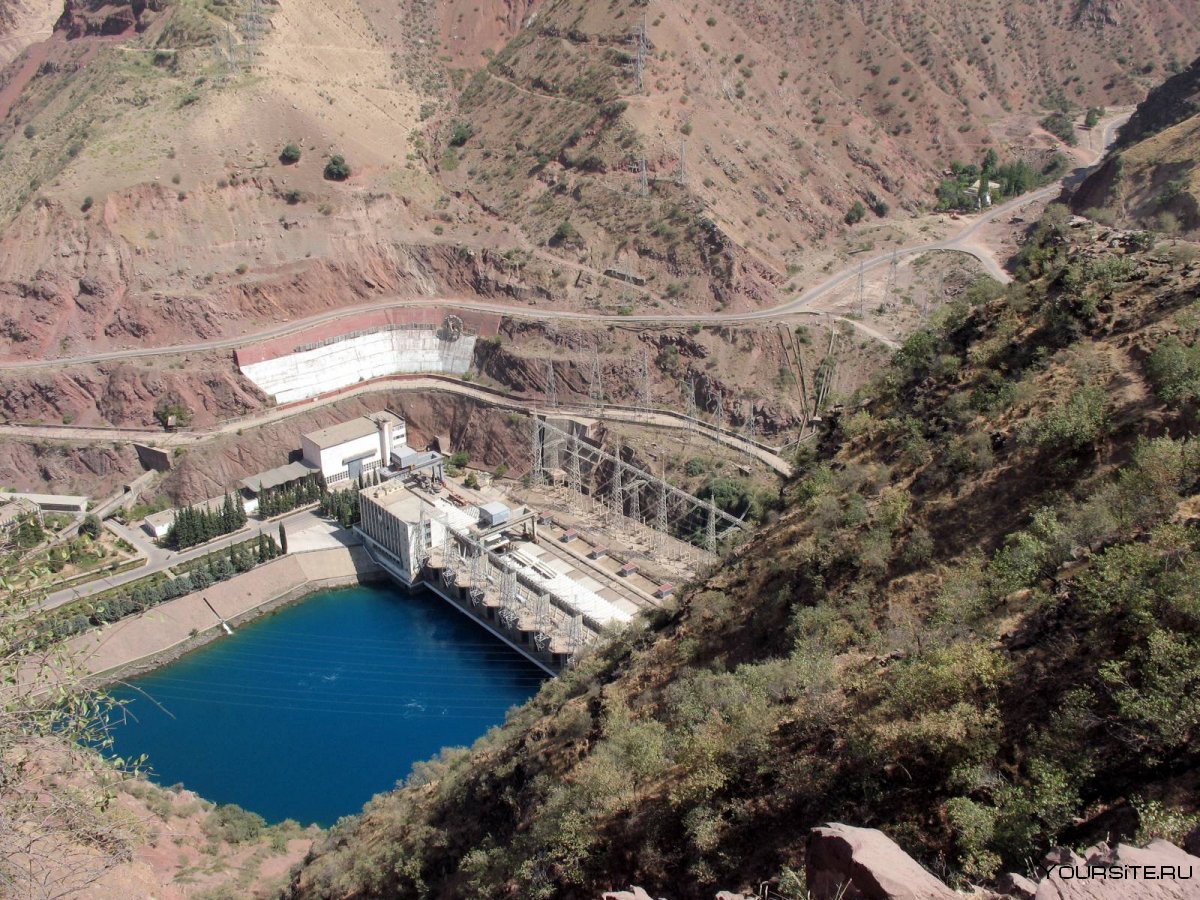 ГЭС Кайраккум в Таджикистане
