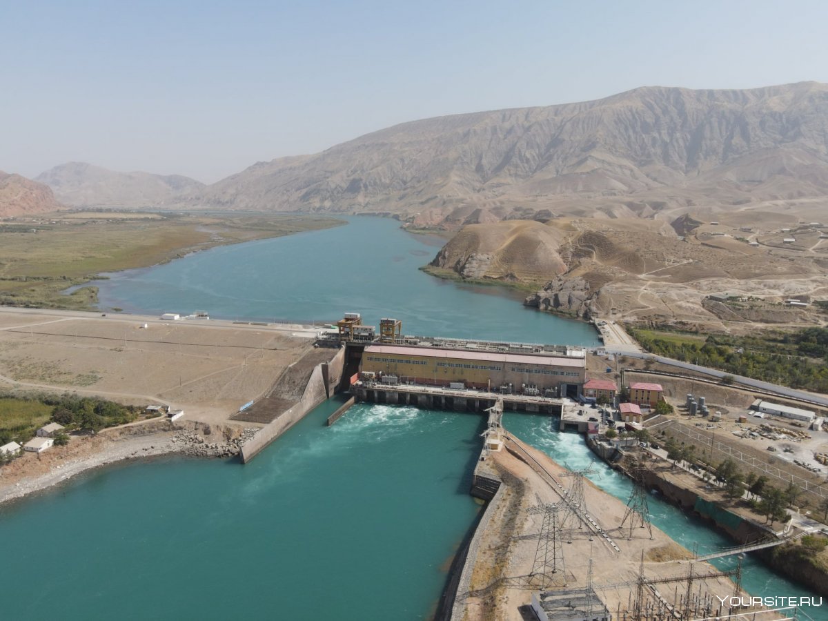 Нурекское водохранилище в Таджикистане