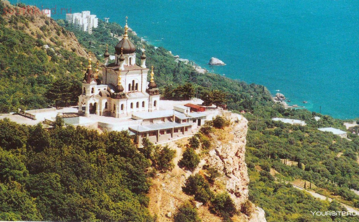 Крым Байдарские ворота храм Воскресения