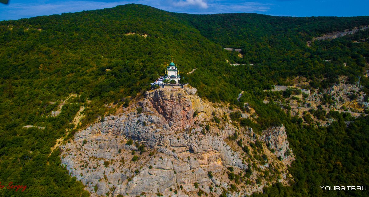 Церковь в Крыму на скале Форос