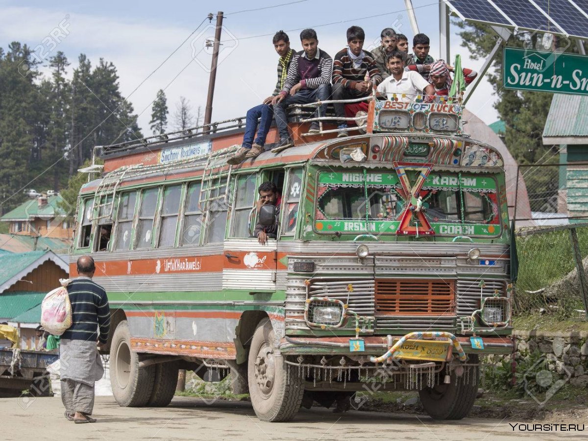 Индусы на автобусе