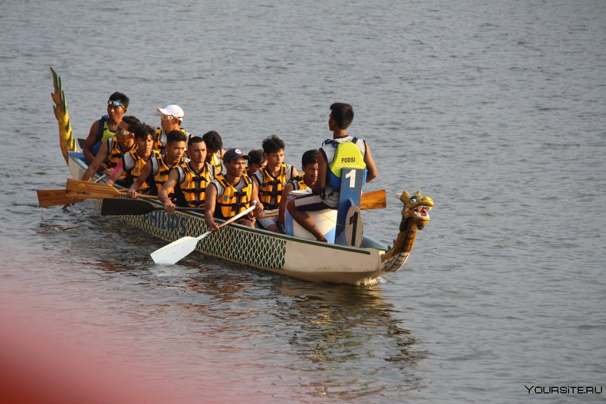 25 Июня праздник драконьих лодок (Dragon Boat Festival)