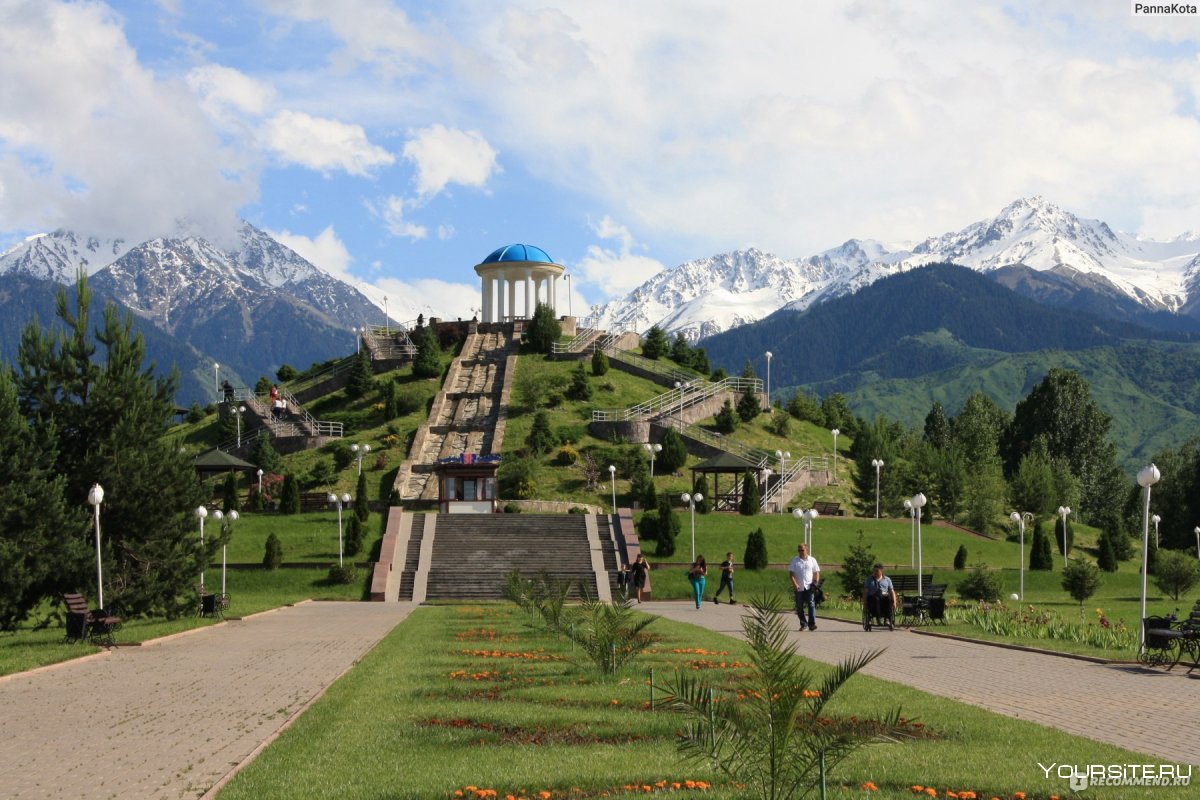 Парк первого президента Алматы сверху
