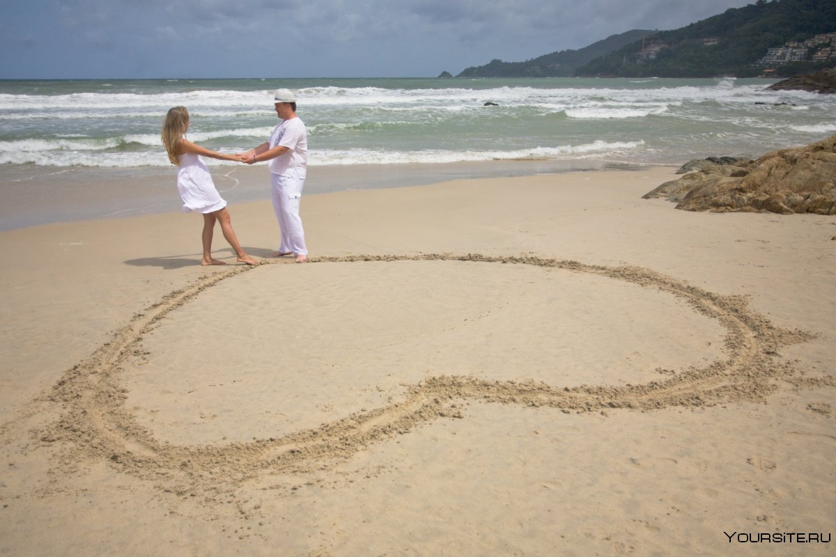 Влюбленные на песке