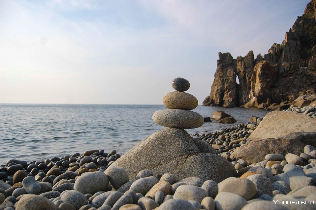 Каменный пляж в Ялте
