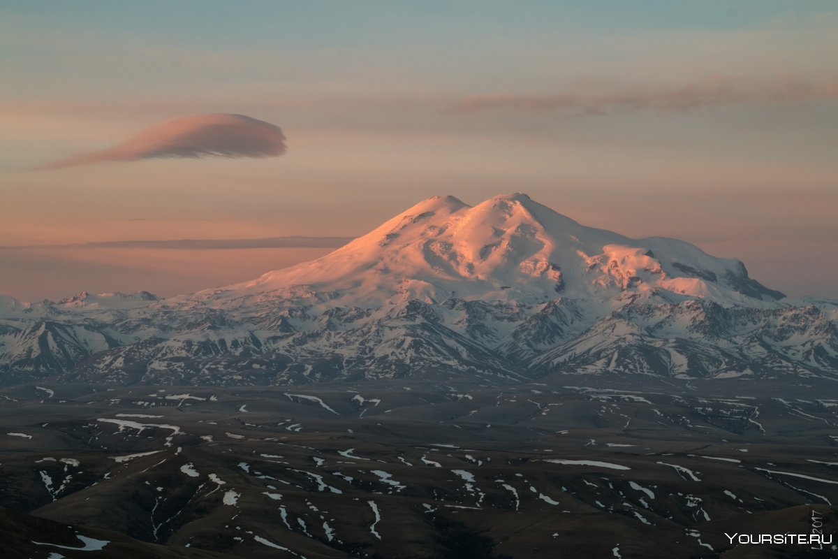 Вид с горы Бештау на Пятигорск