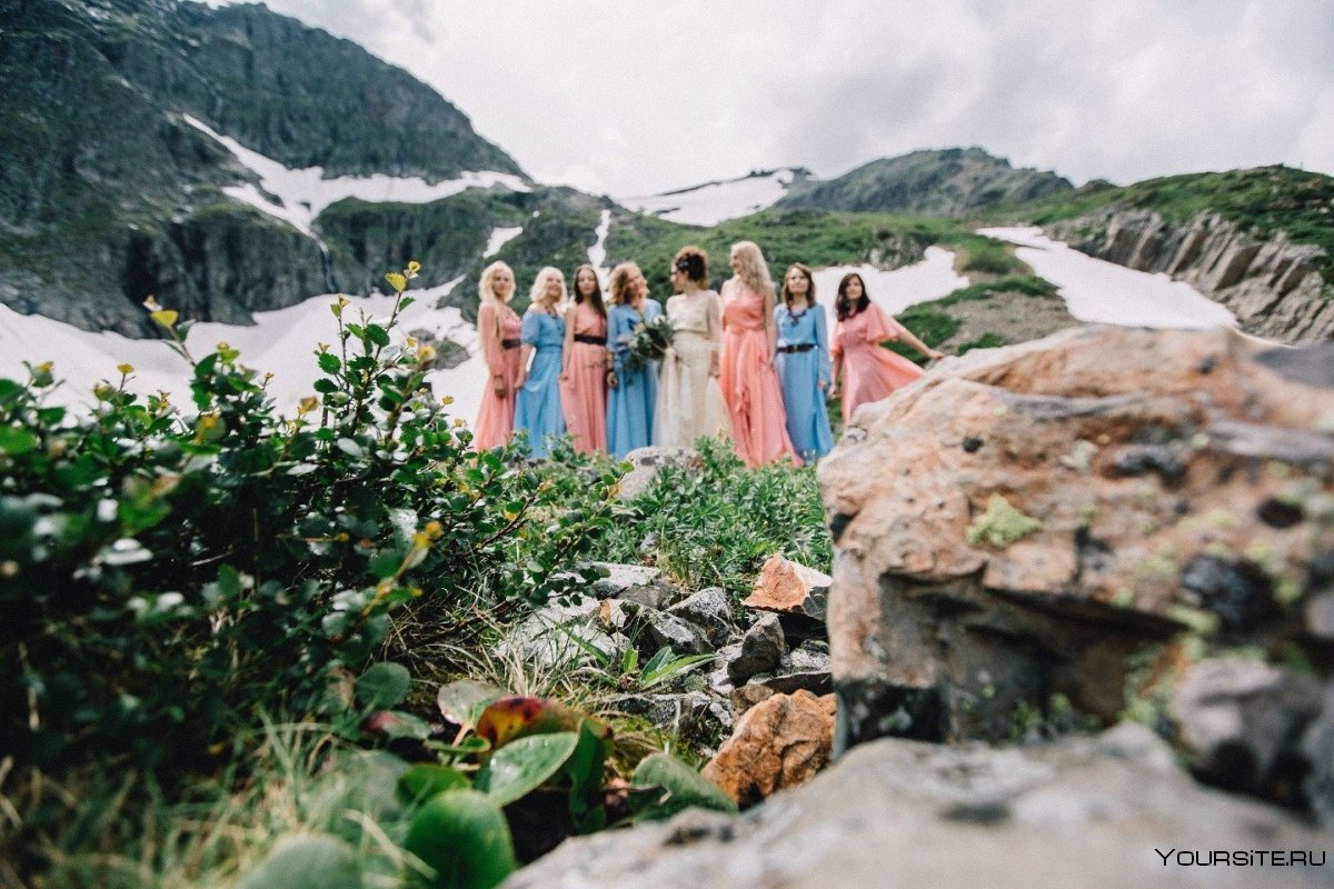 Свадебный поход в горы