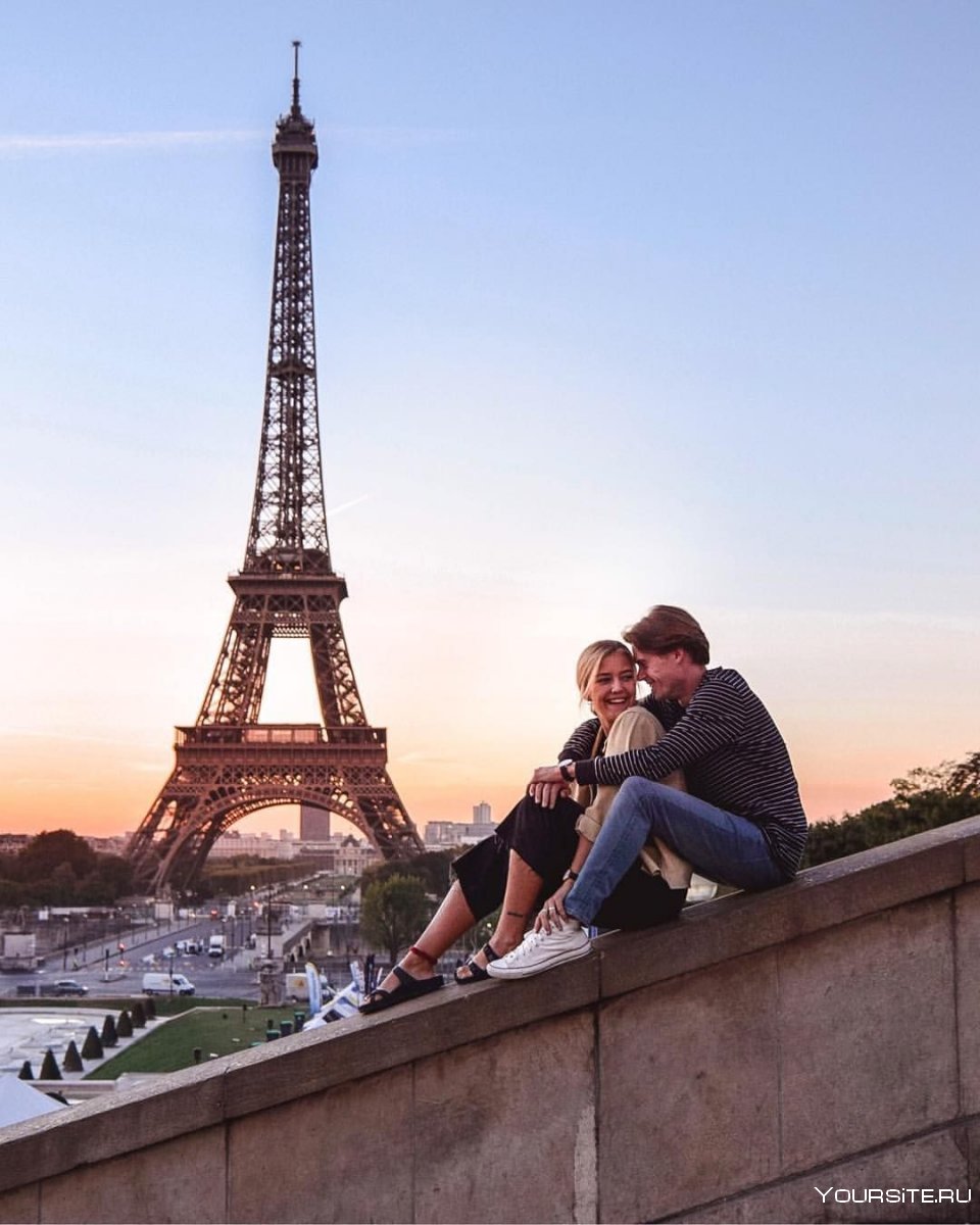 Красивая пара в Париже