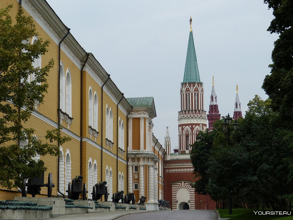 Никольская башня Московского Кремля зимой