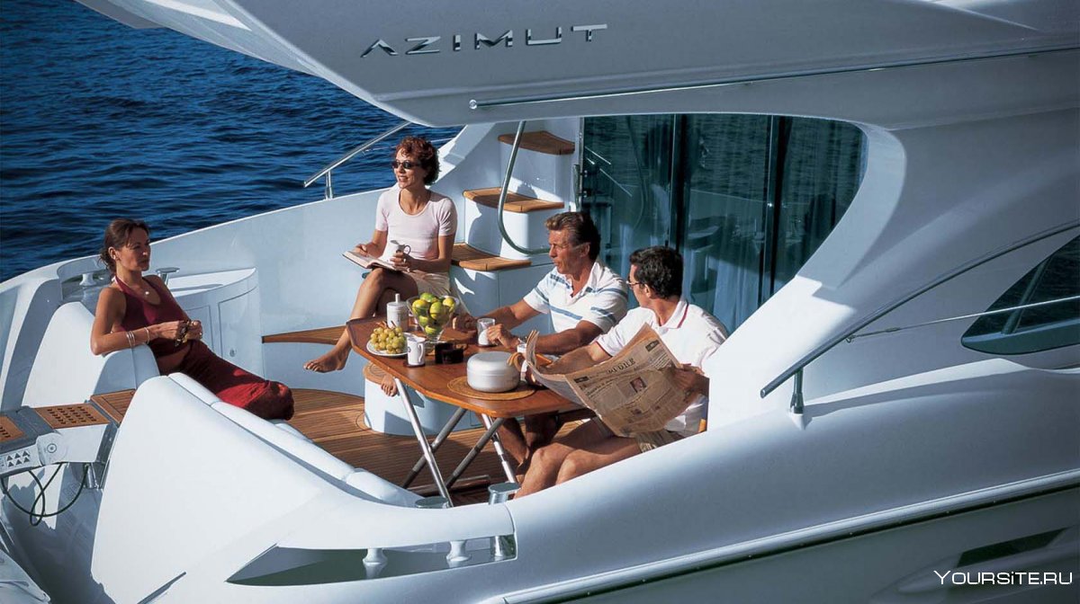 Семья на яхте