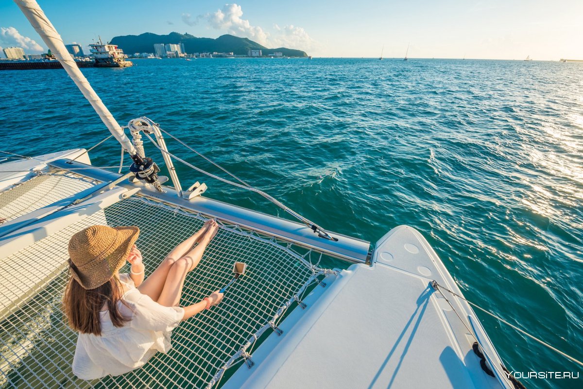 Прогулка на яхте по океану