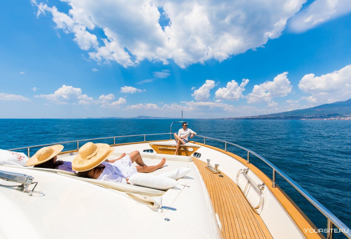 Вид на Лазурный берег с яхты