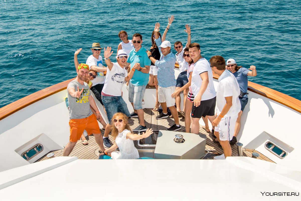 Молодежь на яхте