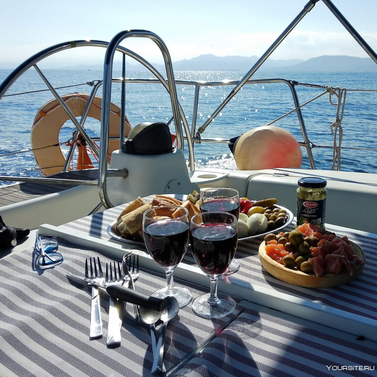 Завтрак на яхте