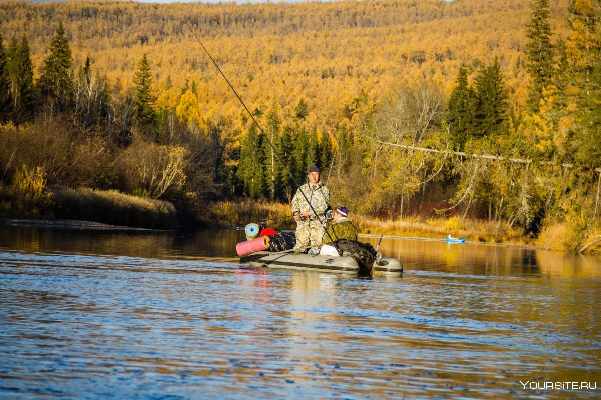 Осенняя рыбалка на лодке