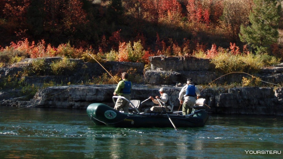 Осенняя рыбалка на лодке