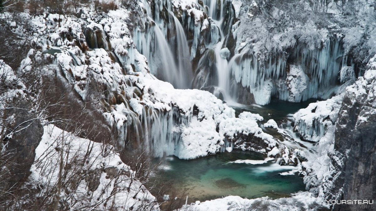 Замерзшие Плитвицкие водопады