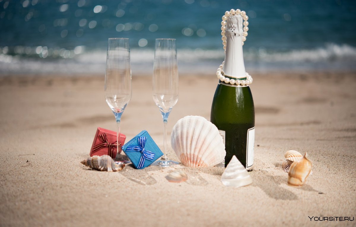 Шампанское на берегу моря
