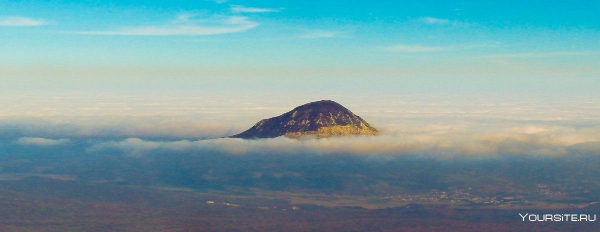 Гора змейка скамейка каменная