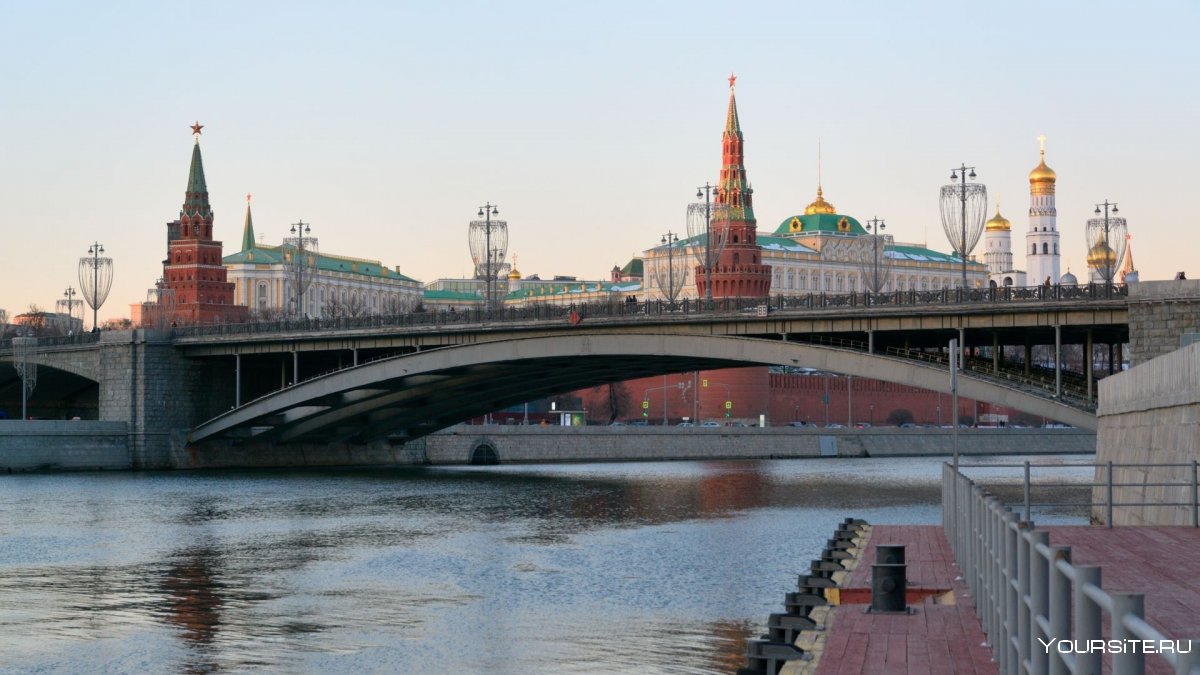 Большой Москворецкий мост в Москве