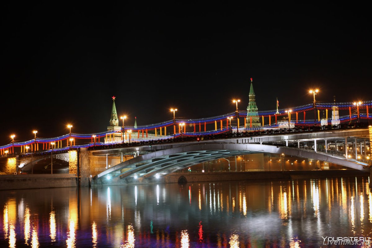 Большой каменный мост через Москву-реку