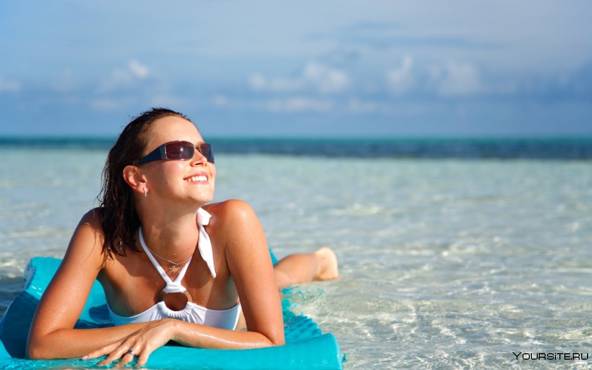 Женщина на море