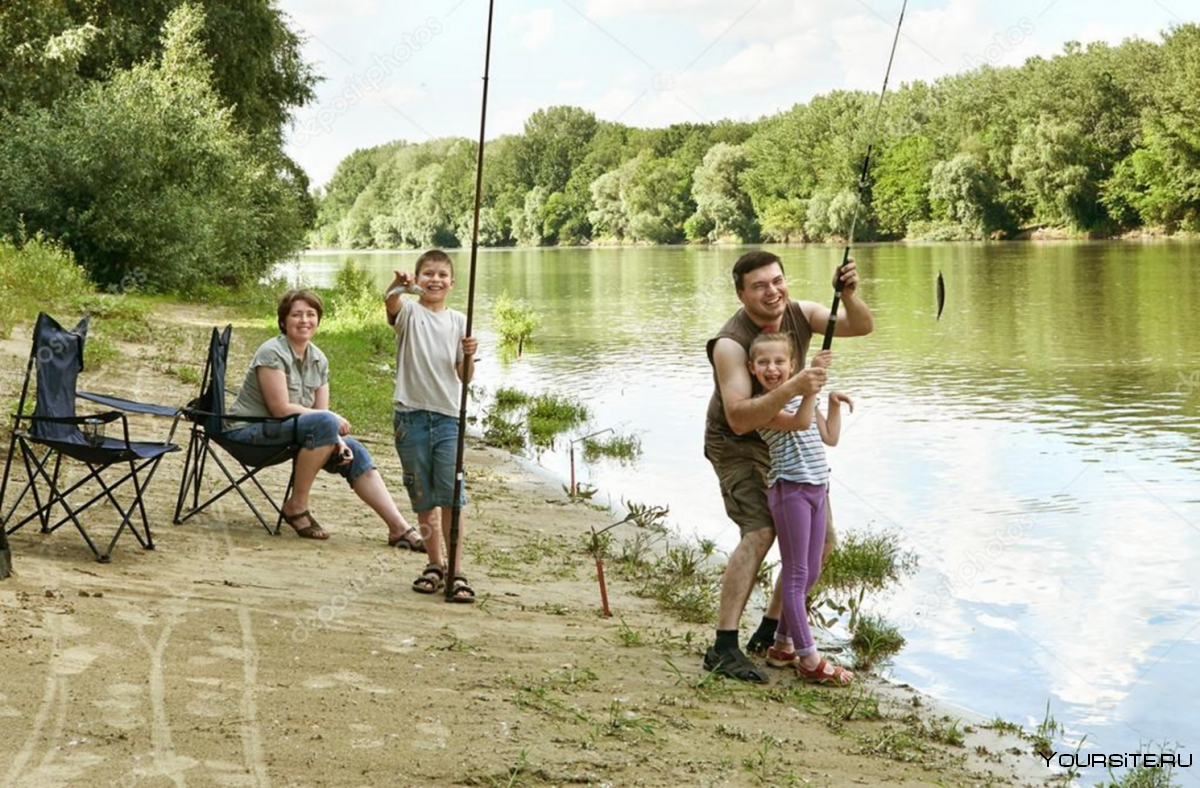 Рыбалка на реке семья