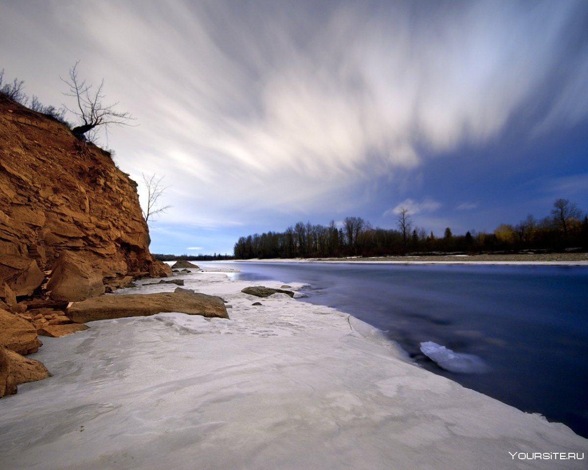 Замерзшая река Лозьва