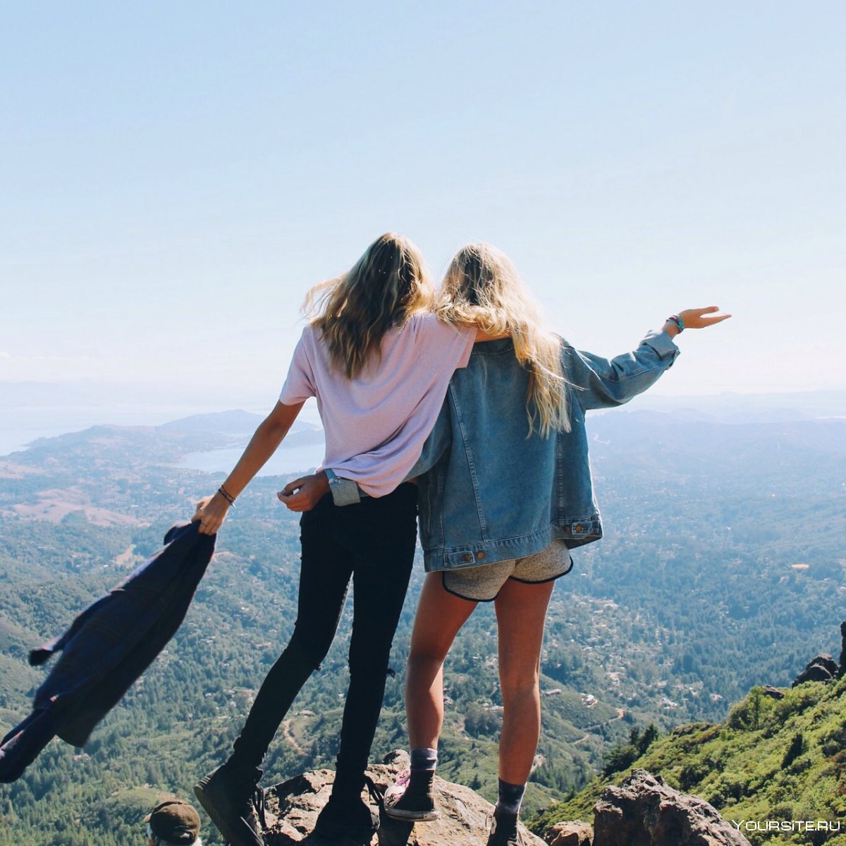 Две подруги