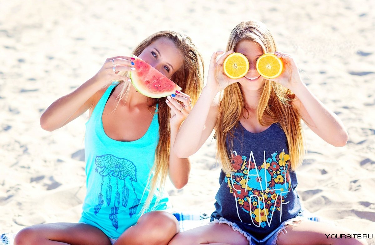 Подружки на море