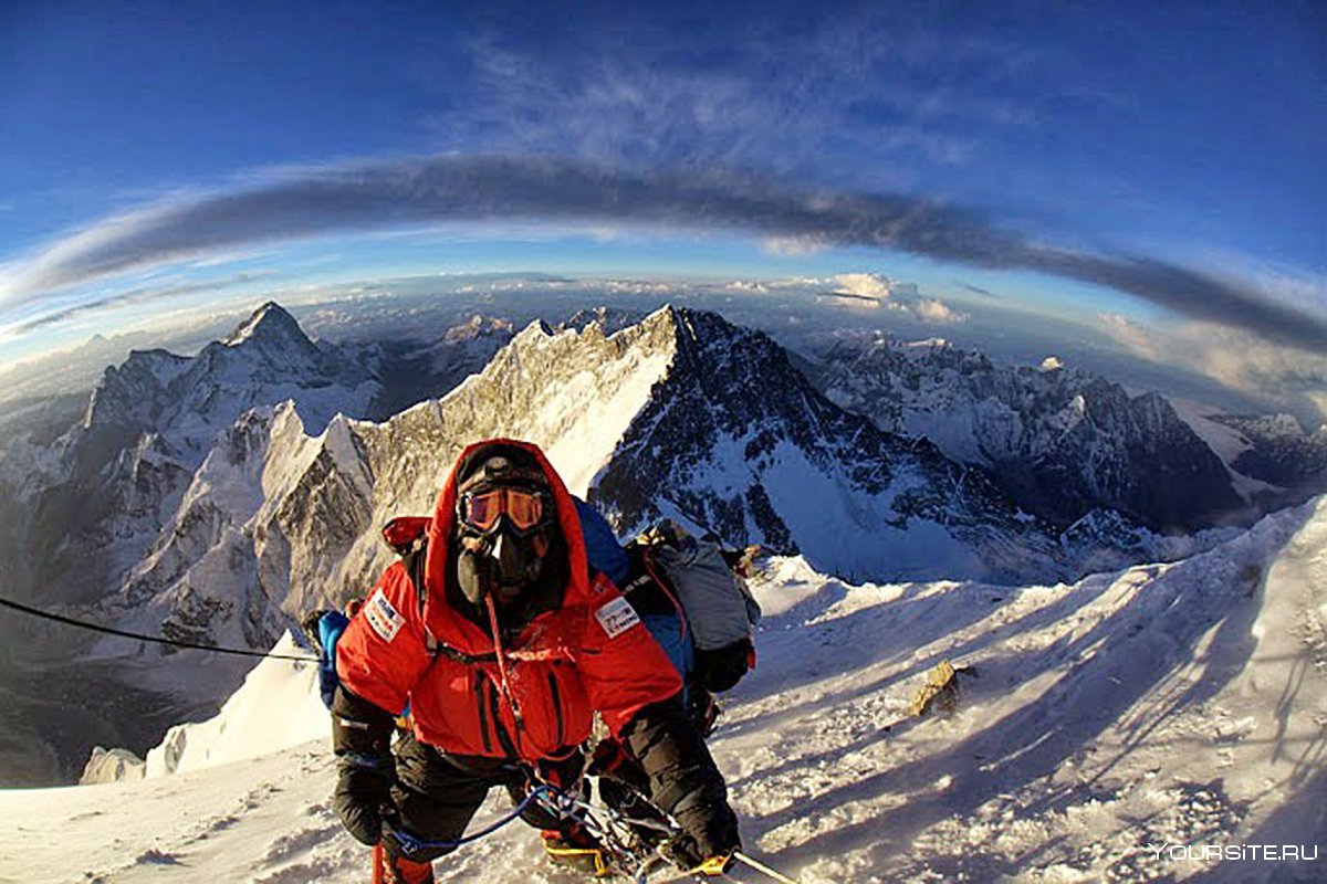 Горная вершина Джомолунгма (Эверест)