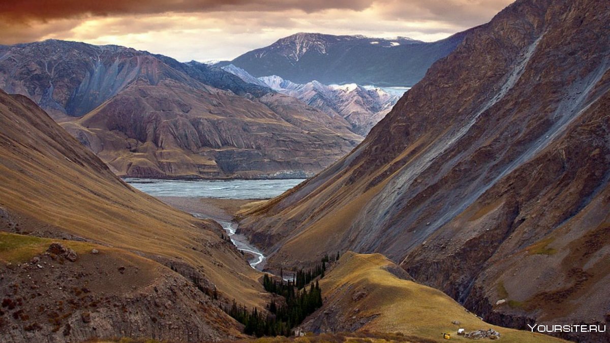 Киргизия горы Тянь-Шань склоны