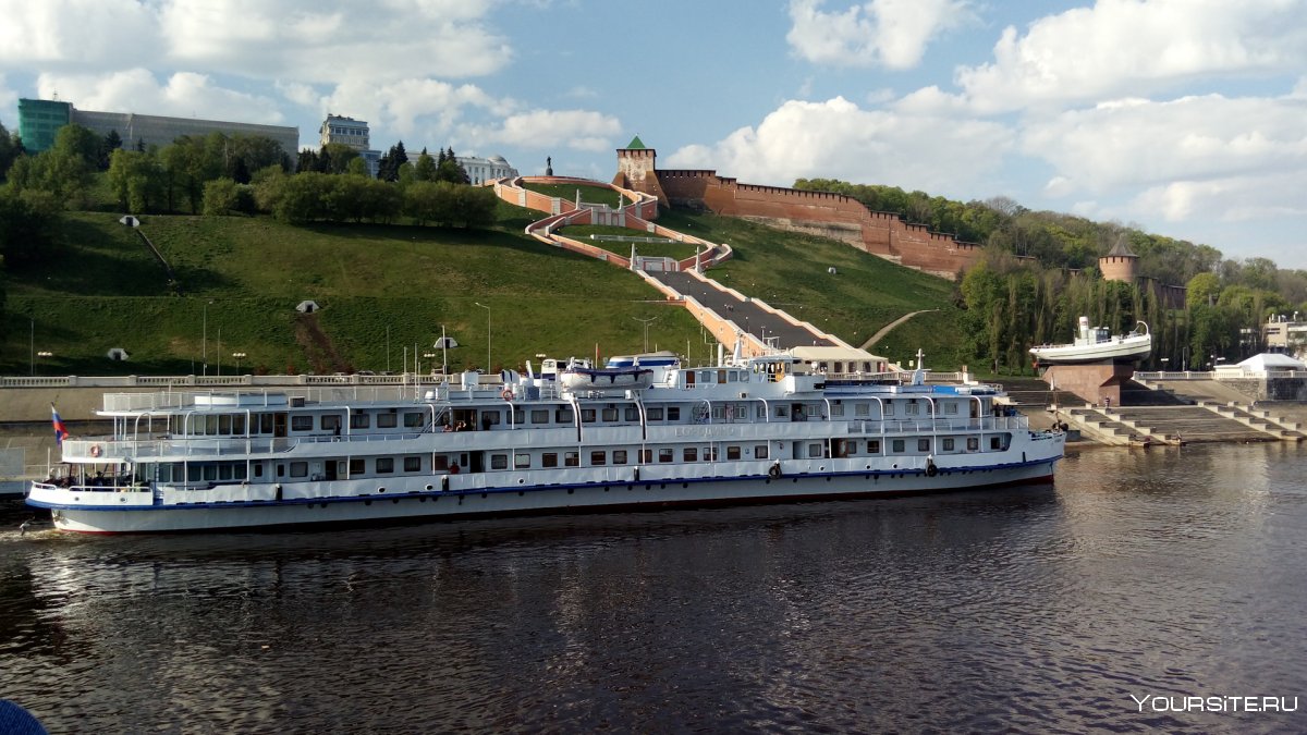 Теплоход река Волга Кострома